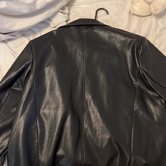 Nasty Gal faux leather oversized blazer - Picture 6 of 9